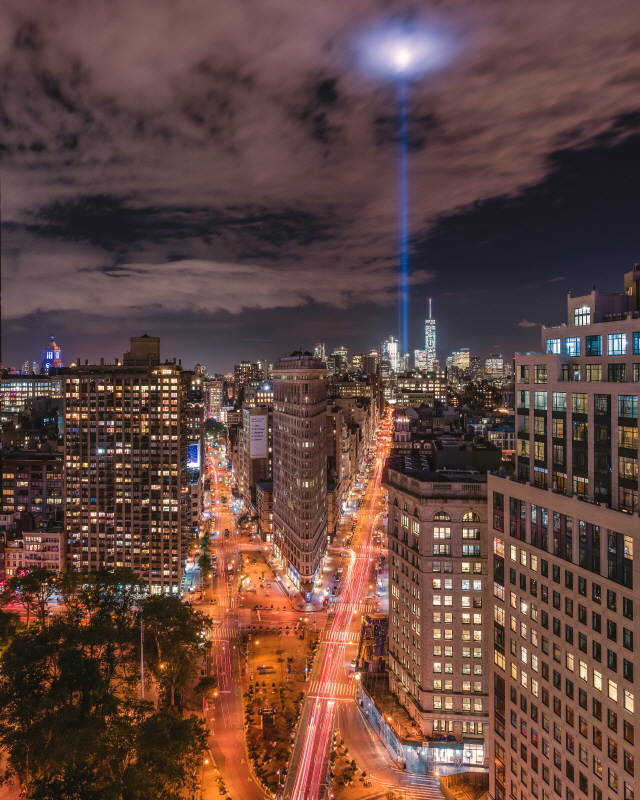 브루스 게티 - Tribute Lights Flatiron District