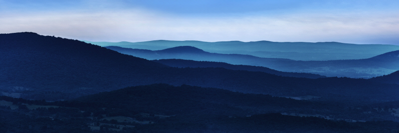 제임스 맥로핀 - Misty Mountains I