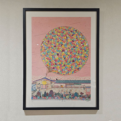 작품 내용은 사진으로 볼 때와는 다…