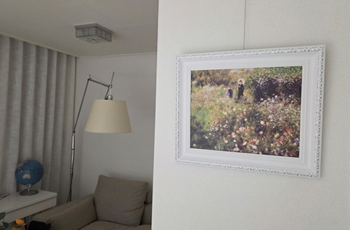 침실 벽에 너무 잘 어울리고 예뻐서…