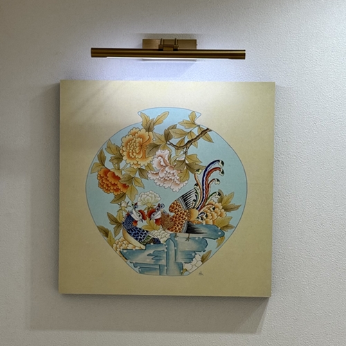 안방 침대 옆 벽에 달아놨습니다.…