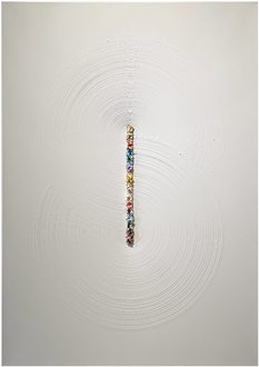 공간의 재구성 (틈에서 스며나오는 하얀빛)