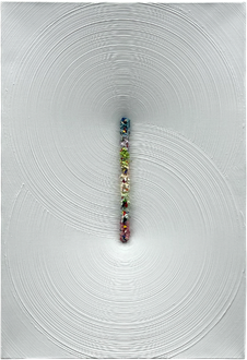 공간의 재구성 (틈에서 스며나오는 하얀빛)