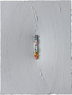 공간의 재구성 (틈에서 스며나오는 희미한 회색빛)